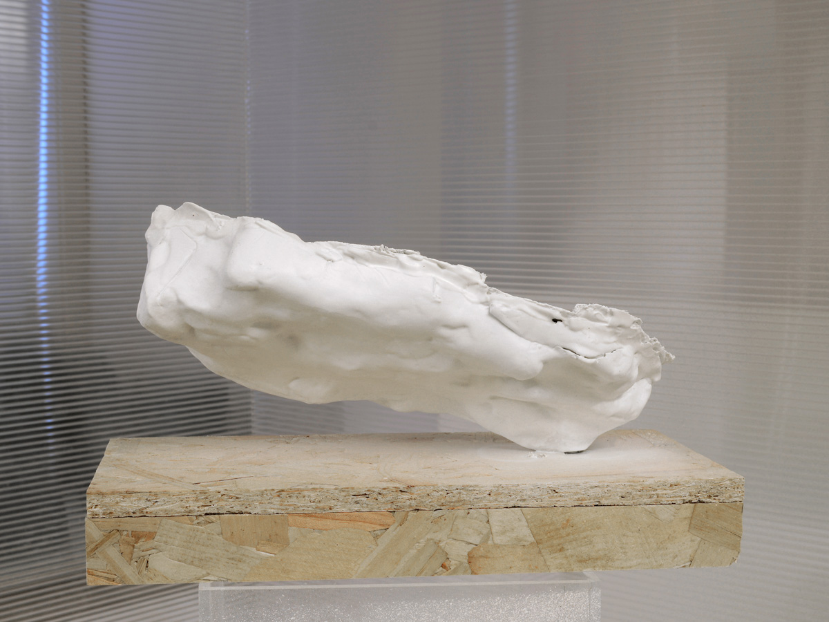 Flex II, 2022, 12,5 x 25 x 10 cm, Zinc oxide in petrochemical polymer on plaster of Paris