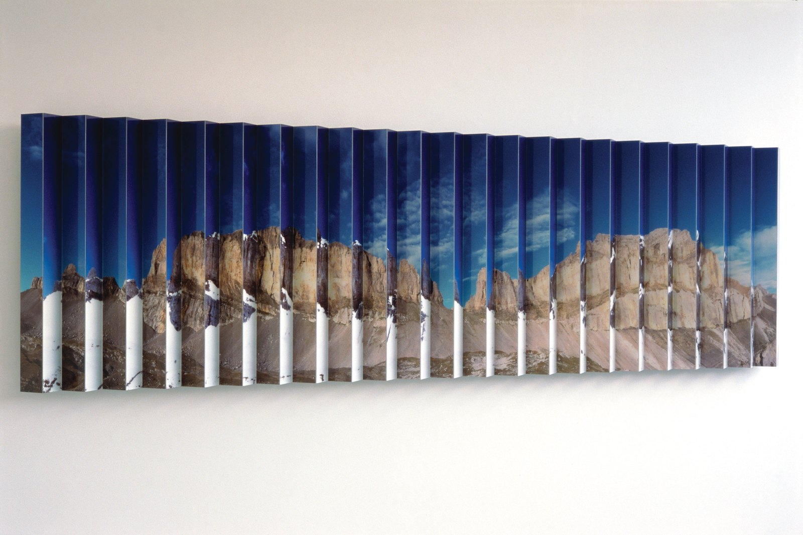 Walk-through landscape, 2000, photo's, perspex, aluminium, 100 x 337 cm