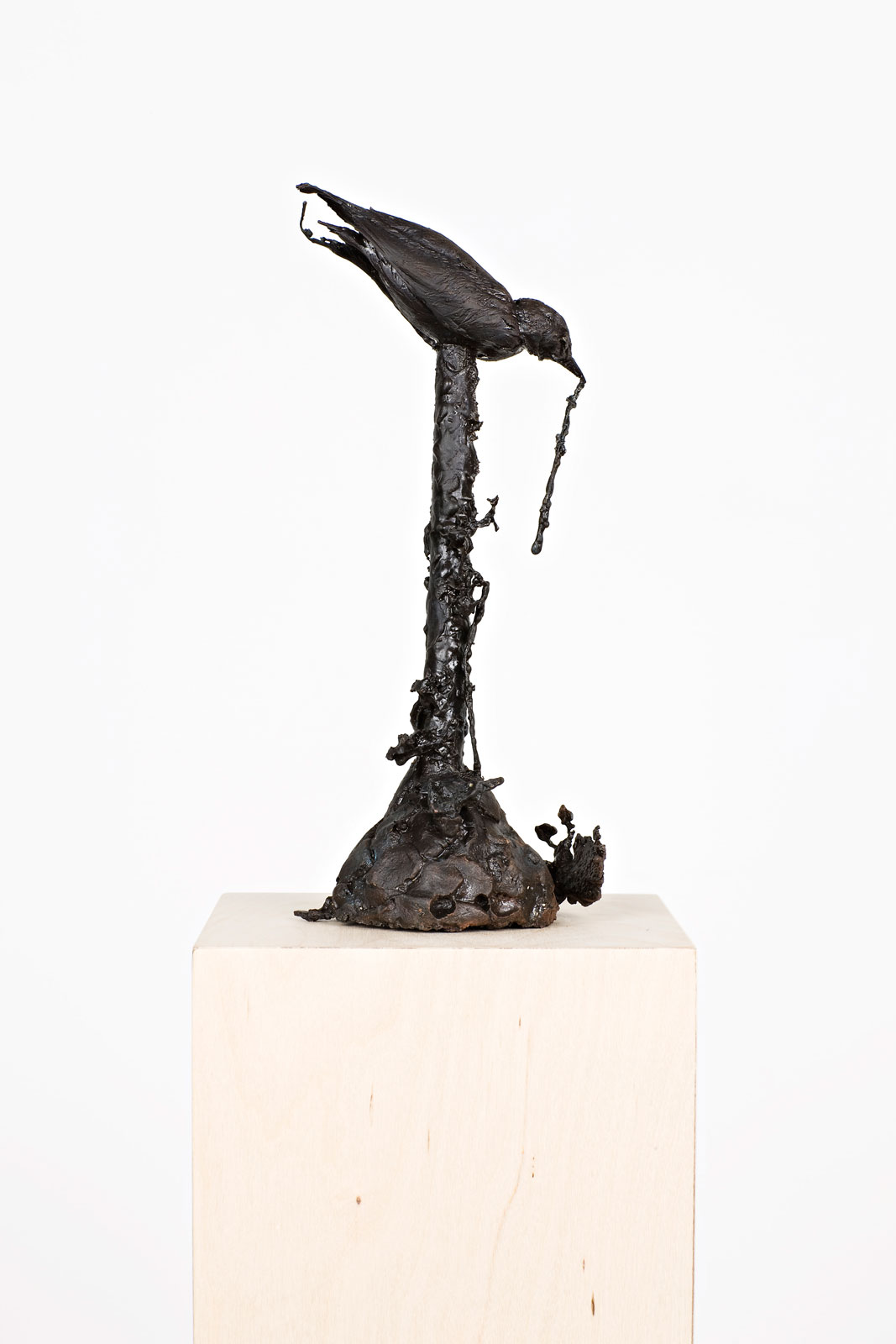 Content is a Glimpse 21, 2008, cast bronze, 33 x 15 x 10 cm